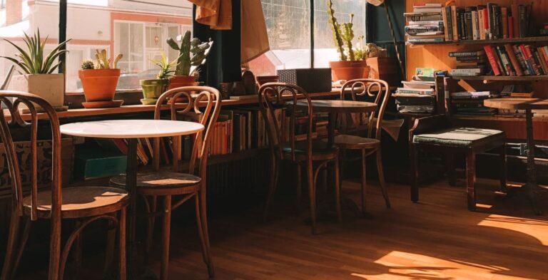 Leia mais sobre o artigo Que escritor você convidaria para um café?