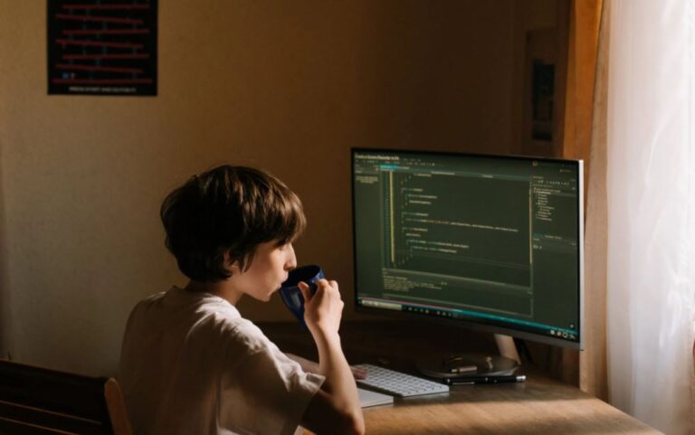 Leia mais sobre o artigo Coleção “(Des)Pluga” ganha dois novos volumes pela Pragmatha Editora