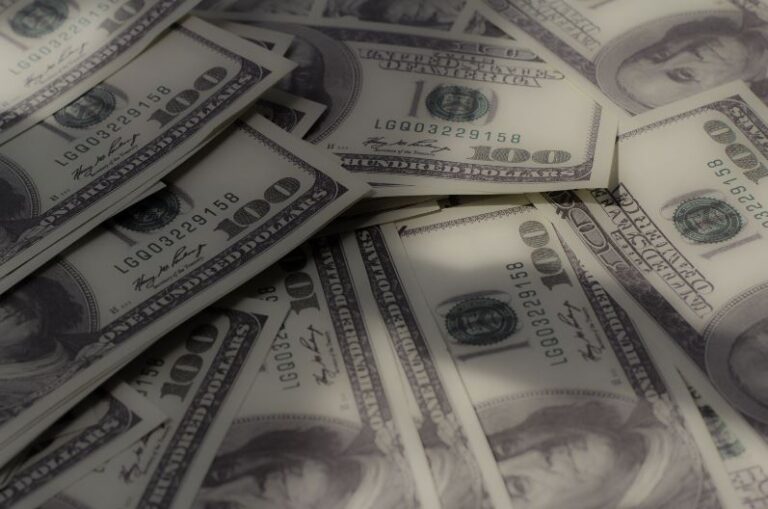 Leia mais sobre o artigo Exercício literário: “Era uma mala cheia de dinheiro”