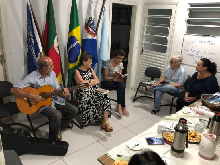 Leia mais sobre o artigo Centro de Escritores realiza encontro em homenagem à poesia