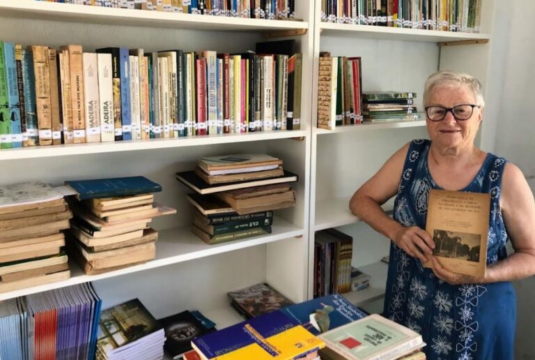 Leia mais sobre o artigo Biblioteca do CEL está tomando forma