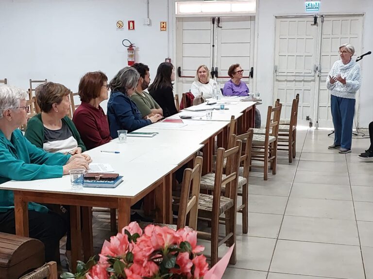 Leia mais sobre o artigo Festa Literária do CEL contou com oficina de crônicas coordenada por Verena Becker