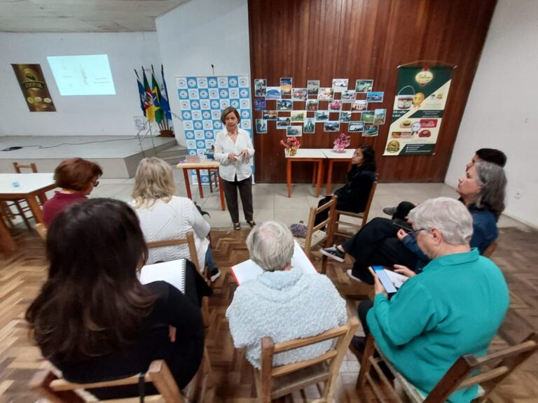 Leia mais sobre o artigo Vilma Vianna explana sobre haicai na Festa Literária do CEL