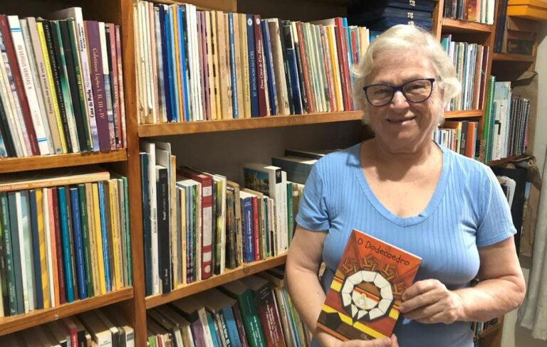 Leia mais sobre o artigo Cleia Dröse lança presencialmente em abril o livro “O Dodecaedro” em São Lourenço do Sul