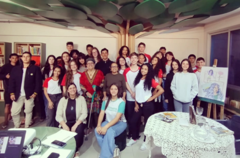 Leia mais sobre o artigo Escritora Giovana Scneider participa de encontro com estudantes em Marechal Floriano/ES