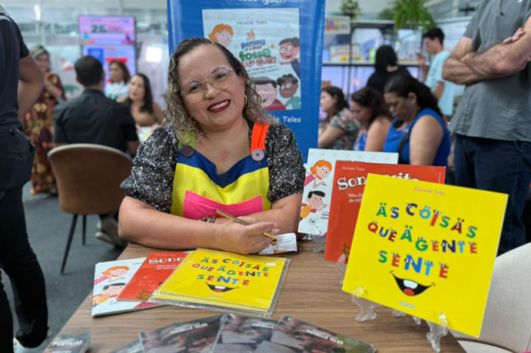 Leia mais sobre o artigo Escritora Danielle Teles participa da Feira Pan-Amazônica do Livro e das Multivozes