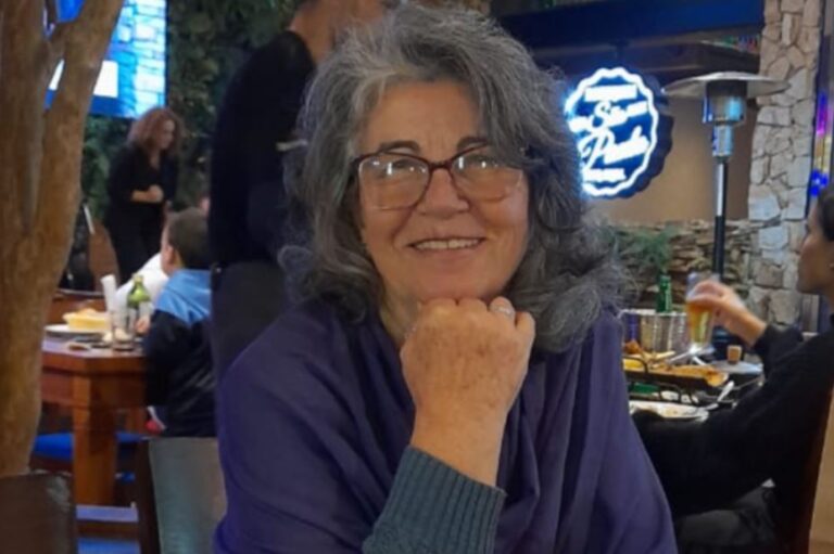 Leia mais sobre o artigo Maria Sirlei publica Portal das Ilusões / Um sonho no castelo pela Pragmatha Editora