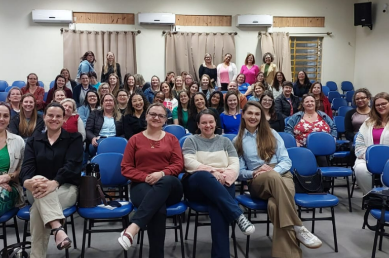 Leia mais sobre o artigo Professores de São Lourenço do Sul participam de oficina com a Pragmatha Editora