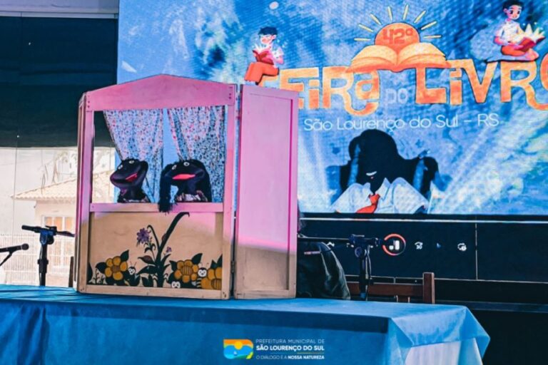 Leia mais sobre o artigo Escritora Pri Ferreira realiza apresentação de teatro de fantoche a partir de seu livro Anaya