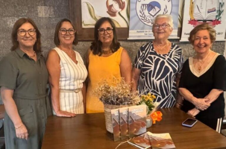 Leia mais sobre o artigo Lançamento de “Gurias que escrevem – Crônicas” marca início das atividades 2026 do CEL