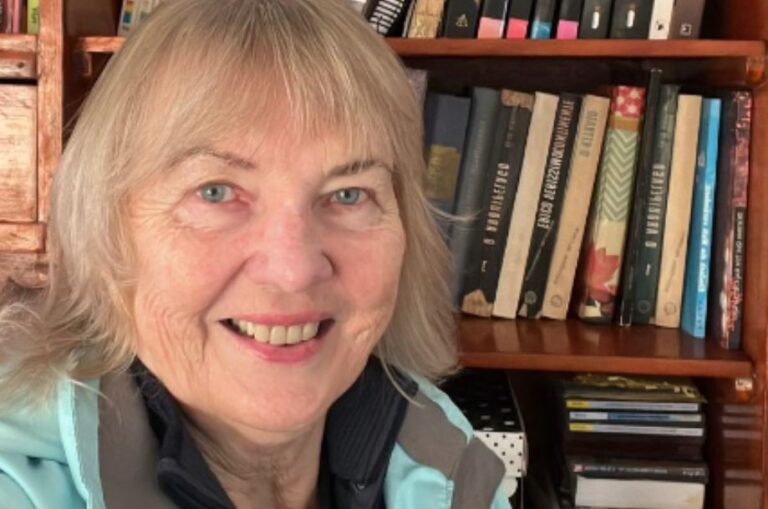 Leia mais sobre o artigo Elsa Timm lança “Ousamos cuidar – Memórias de uma psicóloga comunitária”, pela Pragmatha Editora