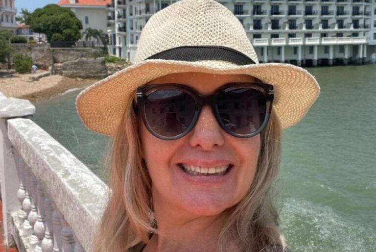 Leia mais sobre o artigo Cristine Hobus publica livro sobre a Noite dos Museus em Porto Alegre, pela Pragmatha Editora