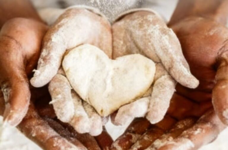 Leia mais sobre o artigo Pragmatha publica livro sobre oficinas de panificação do IFRS