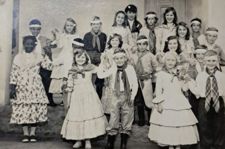 Leia mais sobre o artigo Novo livro de Airton Iepsen documenta a religiosidade, os costumes e os desafios enfrentados por imigrantes alemães e pomeranos