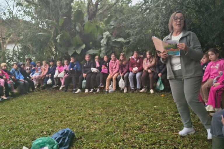 Leia mais sobre o artigo Livro infantil bilíngue une educação ambiental e cultura pomerana no Vale da Sesmaria