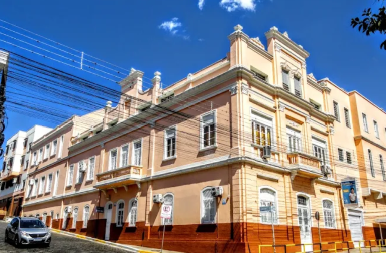 Leia mais sobre o artigo Escola Santa Teresinha publica livros e incentiva o desenvolvimento literário dos alunos